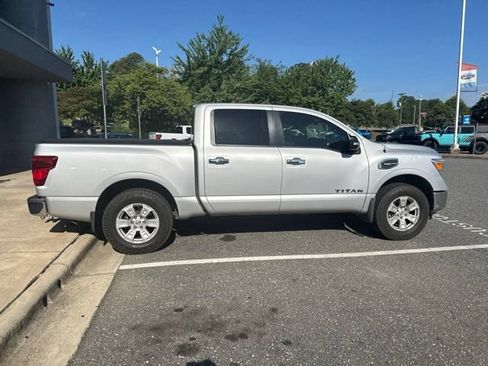 Used 2017 Nissan Titan SV RWD image 7
