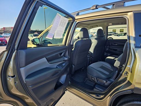 Used 2025 Subaru Ascent Onyx Edition image 16