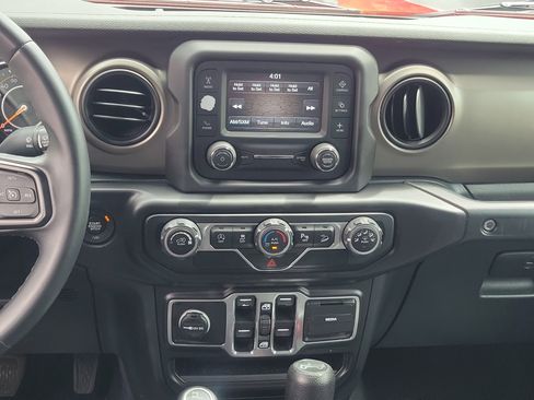 Used 2018 Jeep Wrangler Unlimited Sport S AWD/4WD image 17