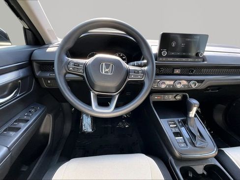 Used 2024 Honda CR-V EX image 9