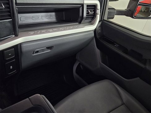 Used 2025 Ford F350 XL w/ XL Chrome Package image 19