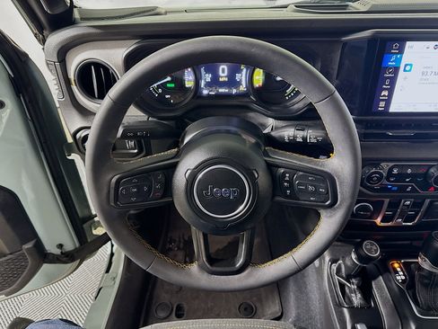 Used 2024 Jeep Wrangler Unlimited w/ Convenience Group image 14