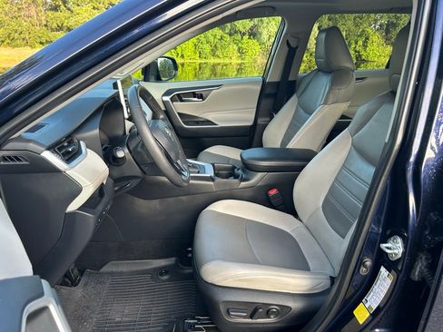 Used 2021 Toyota RAV4 XLE Premium FWD image 15