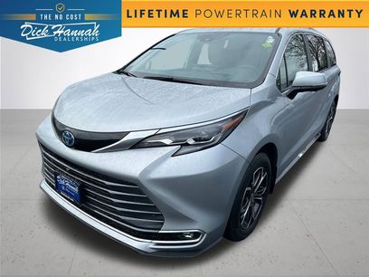 New 2025 Toyota Sienna Platinum