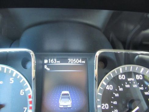 Used 2018 Nissan Titan SV w/ SV Convenience Package image 30