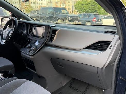 Used 2018 Toyota Sienna LE FWD image 14