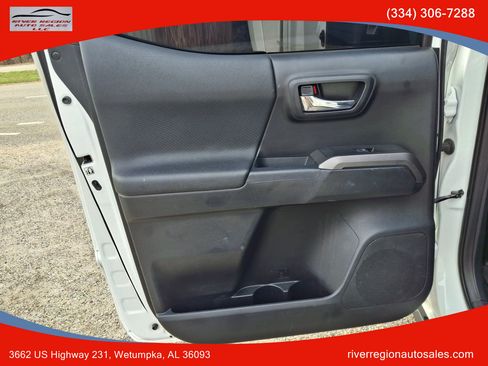 Used 2016 Toyota Tacoma TRD Sport image 14