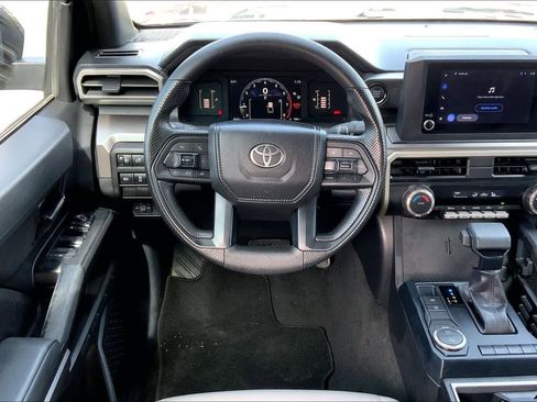 Used 2025 Toyota Tacoma SR5 image 5