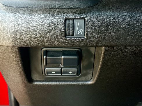 Used 2023 GMC Canyon Denali image 10