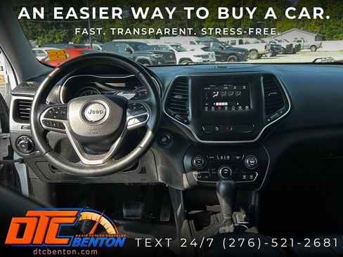 Used 2019 Jeep Cherokee Latitude Plus FWD image 15
