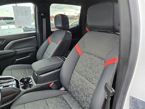 Certified 2024 Chevrolet Colorado Z71 w/ Advanced Trailering Package image 11