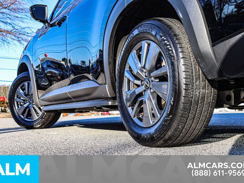 Used 2025 Nissan Pathfinder SV image 16