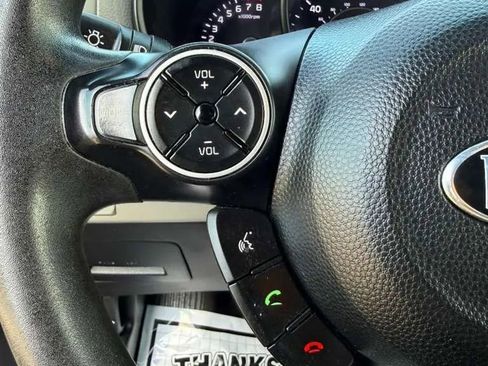 Used 2017 Kia Soul image 19