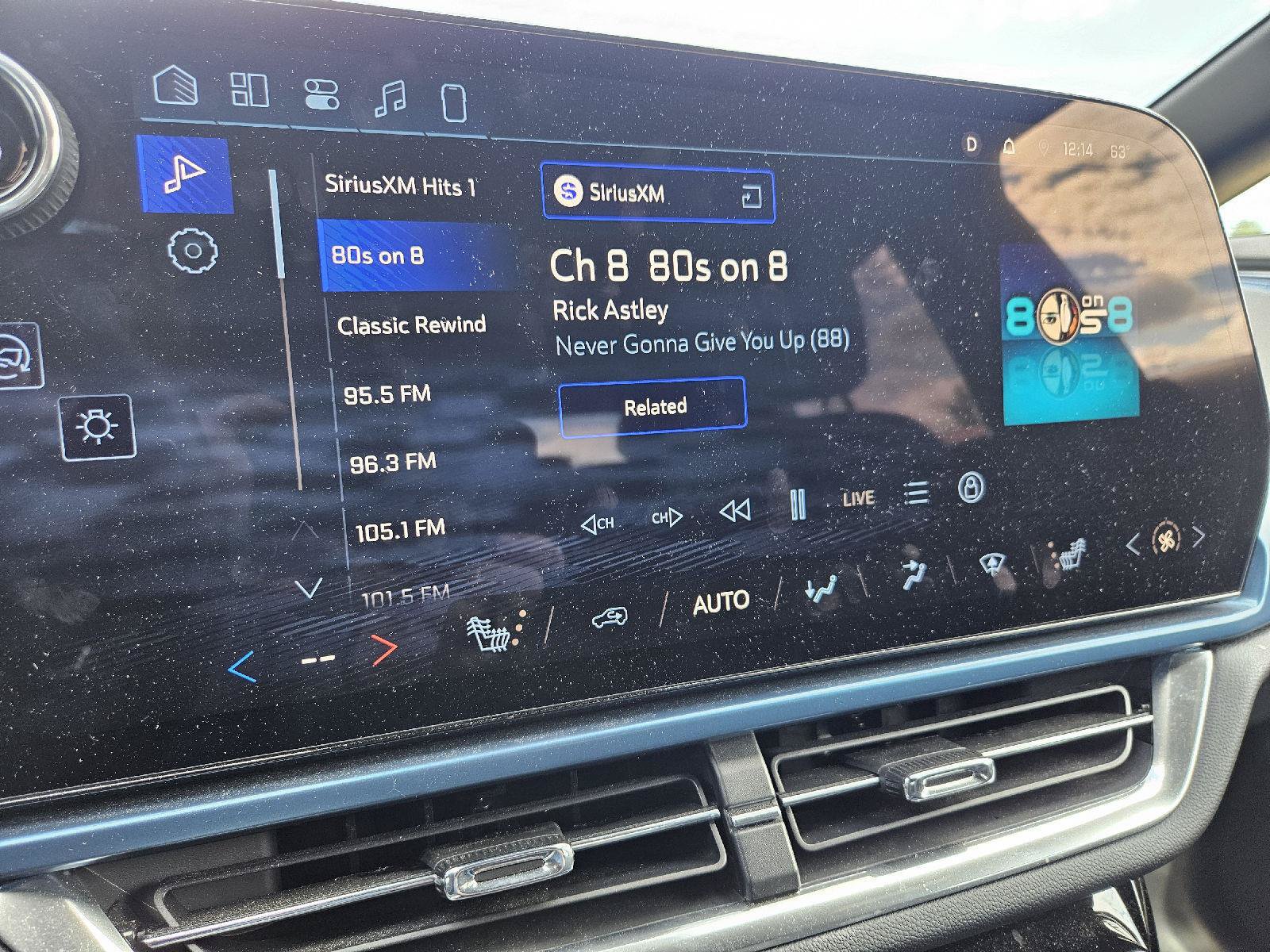 Used 2025 Chevrolet Equinox EV LT w/ Convenience Package FWD image 11