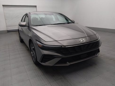 Used 2025 Hyundai Elantra SEL FWD image 14