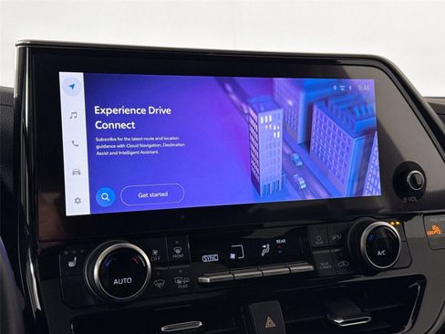 Certified 2023 Toyota Highlander XLE image 7