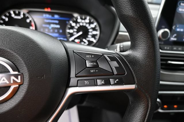 Used 2025 Nissan Altima 2.5 SV FWD image 14