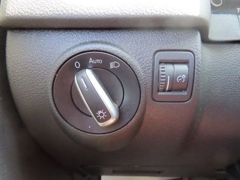 Used 2016 Volkswagen Tiguan SE FWD image 28