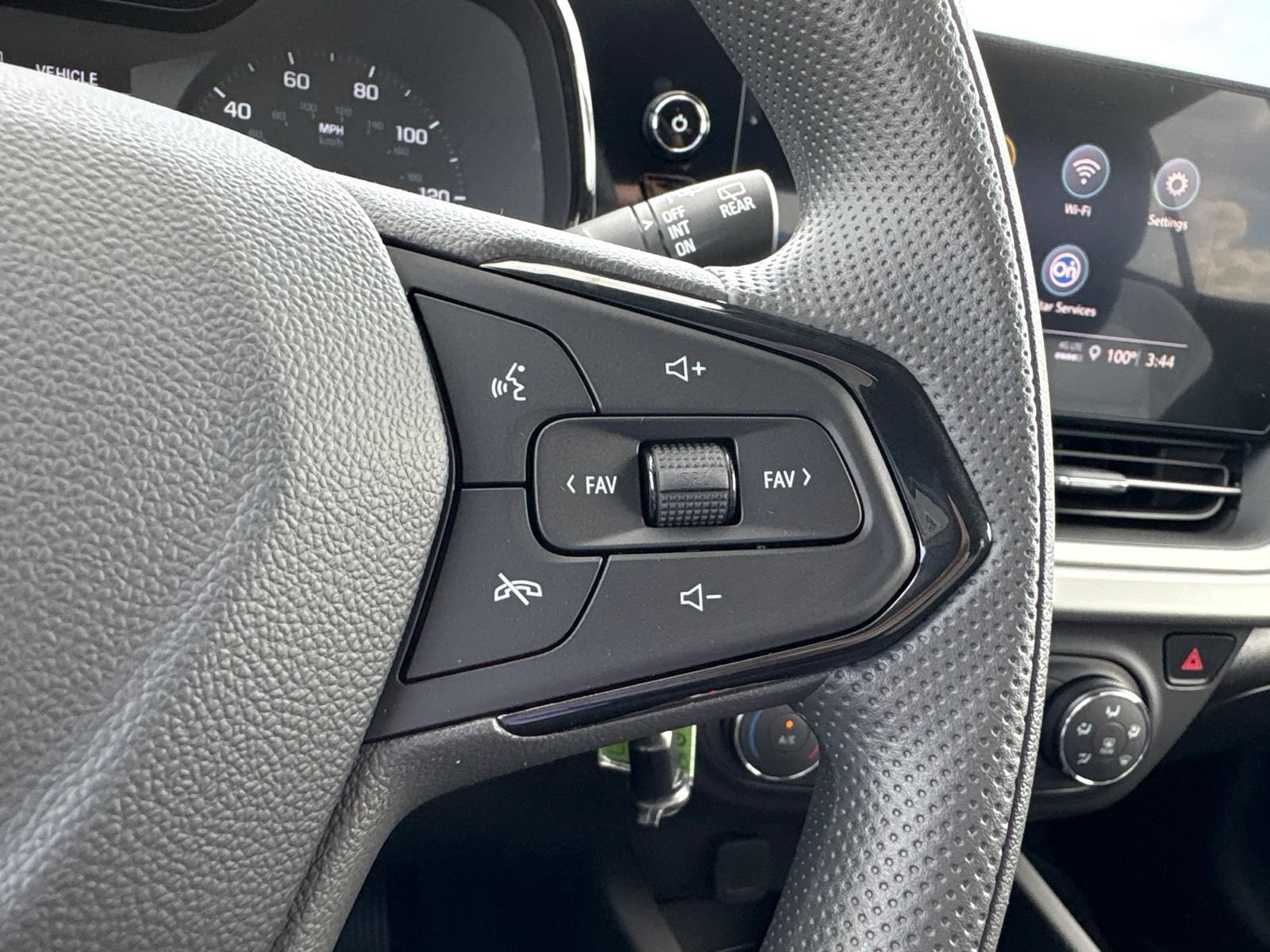 New 2026 Chevrolet Trax LS w/ LS Convenience Package FWD image 27