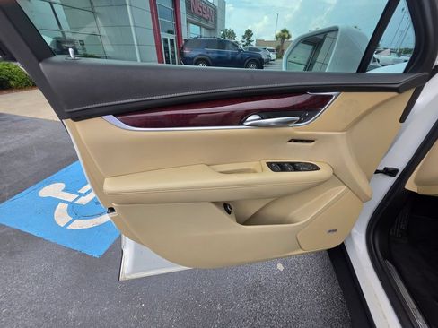 Used 2018 Cadillac XT5 Luxury w/ Driver Awareness Package FWD image 16