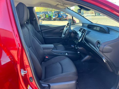 Used 2019 Toyota Prius image 19