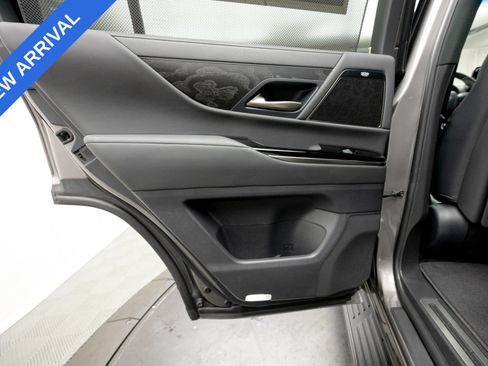 Used 2022 Lexus LX 600 4WD w/ Accessory Package (Z1) image 35