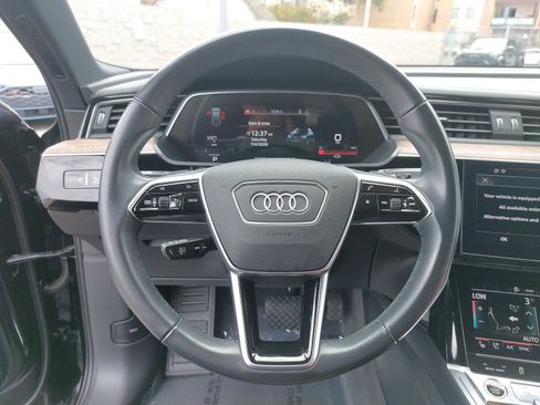 Certified 2022 Audi e-tron Prestige w/ Prestige Package AWD/4WD image 19
