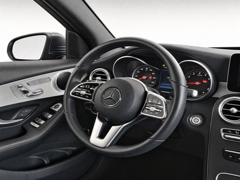 Used 2021 Mercedes-Benz GLC 300 4MATIC image 5