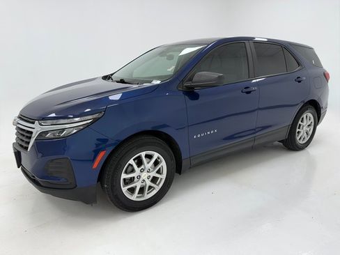 Used 2022 Chevrolet Equinox LS w/ LS Convenience Package image 5