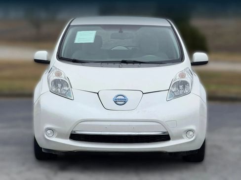 Used 2015 Nissan Leaf SV image 5
