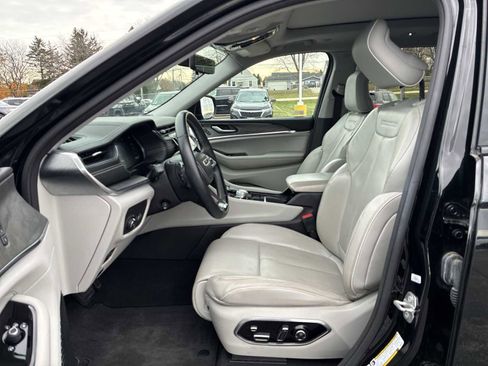 Used 2022 Jeep Grand Cherokee L Overland w/ Advanced Protech Group III image 20