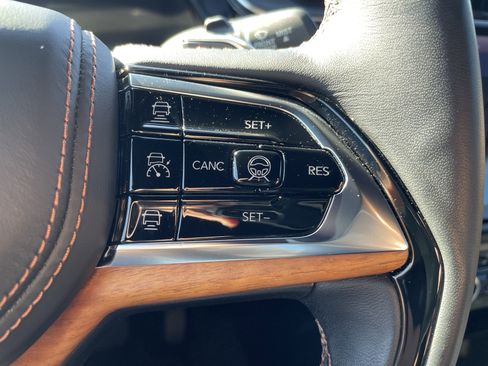 Used 2024 Jeep Grand Cherokee L Summit image 16