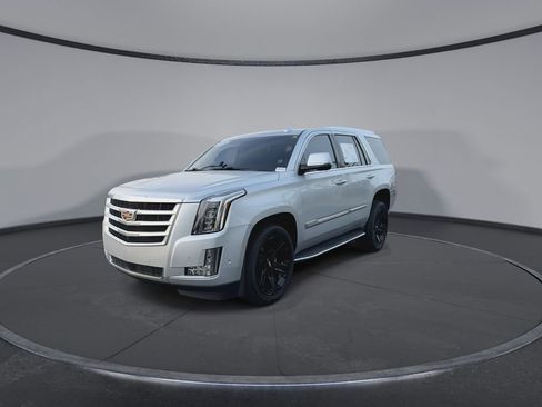 Used 2019 Cadillac Escalade Premium Luxury image 4