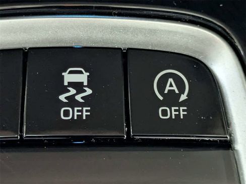 Used 2023 Toyota Corolla Cross XLE image 29