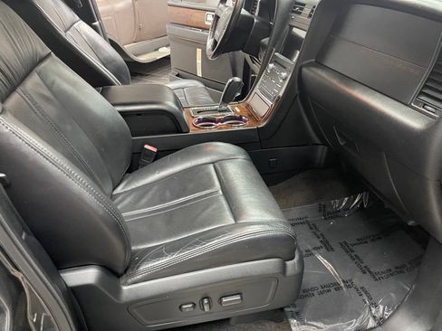 Used 2016 Lincoln Navigator Select RWD image 22