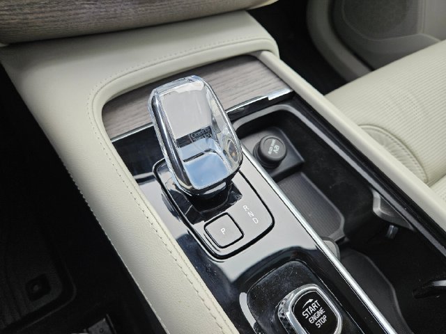 Certified 2023 Volvo XC90 T8 Ultimate w/ Protection Package Premier AWD/4WD image 29