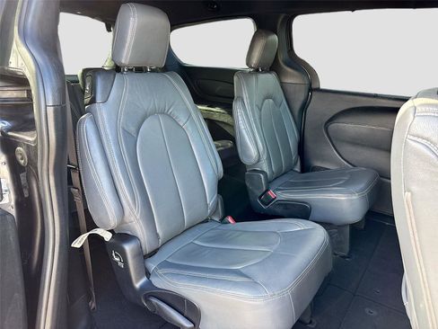 Used 2019 Chrysler Pacifica Touring Plus w/ S Appearance Package image 30
