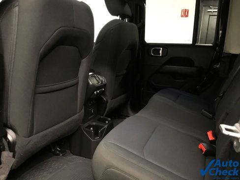 Used 2022 Jeep Wrangler Unlimited Sahara w/ Cold Weather Group AWD/4WD image 33