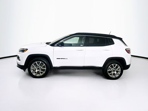 Used 2025 Jeep Compass Limited image 4
