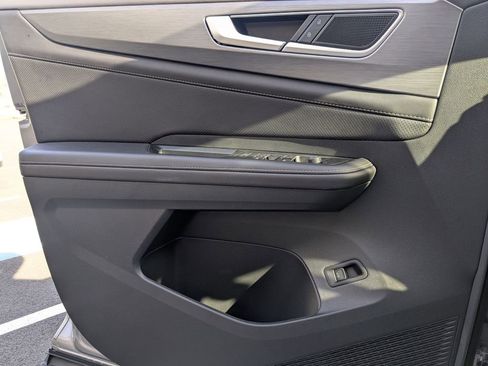 Used 2025 Volkswagen Atlas Cross Sport SE image 11