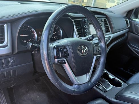 Used 2015 Toyota Highlander LE image 15