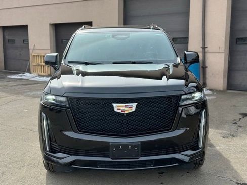 Used 2022 Cadillac Escalade ESV Sport image 2