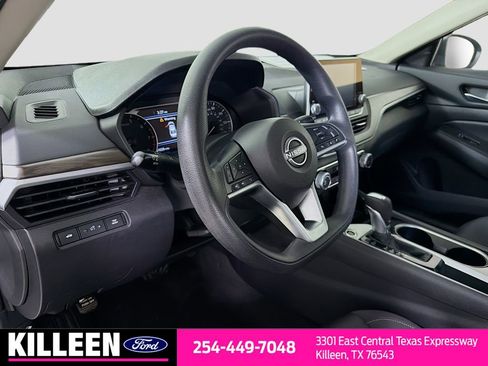 Used 2024 Nissan Altima 2.5 SV image 10