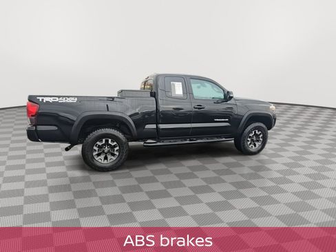 Used 2019 Toyota Tacoma TRD Off-Road image 10