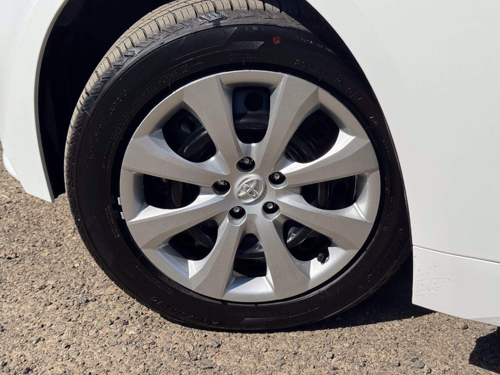 Used 2025 Toyota Corolla LE FWD image 5