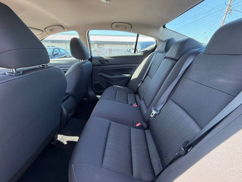 Used 2025 Nissan Altima 2.5 SV FWD image 25
