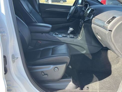 Used 2022 Jeep Grand Cherokee Limited image 25