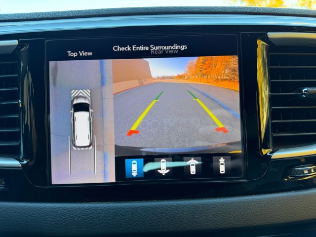 Used 2020 Chrysler Pacifica Touring-L Plus w/ Advanced Safetytec Group FWD image 16
