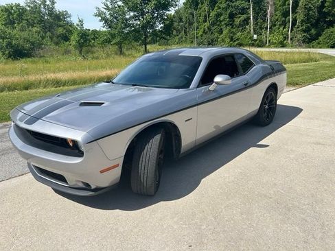 Used 2017 Dodge Challenger R/T w/ Blacktop Package RWD image 3