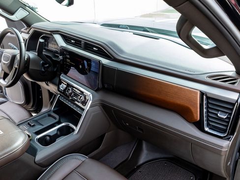 Used 2024 GMC Sierra 2500 Denali w/ Denali Reserve Package image 18